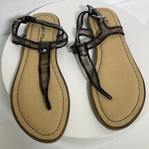 Sandals Flip Flop Reaction Kenneth Cole size 7 M black transparent
